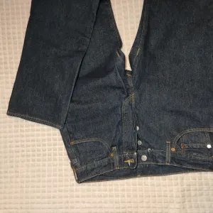 Levis 501- tamno plave farmerke