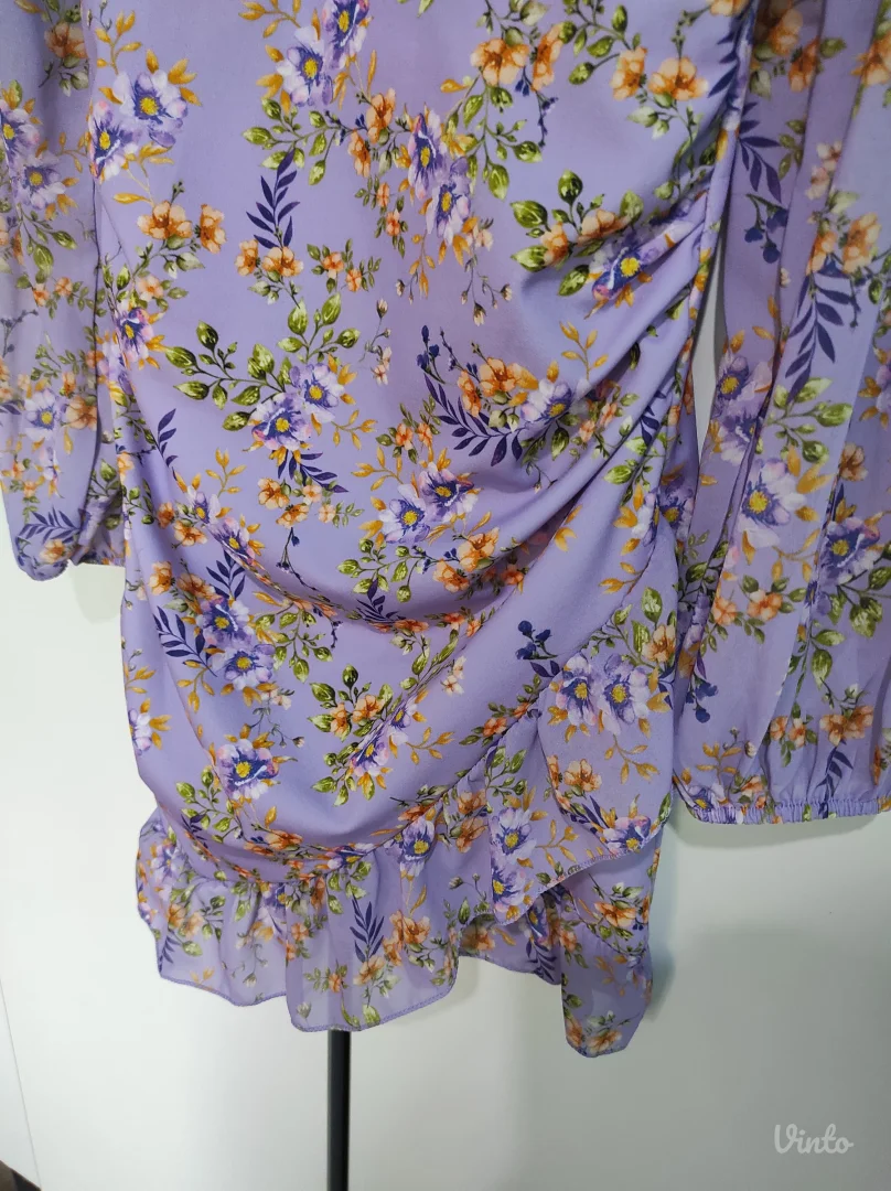 Ljubičasta cvetna haljina