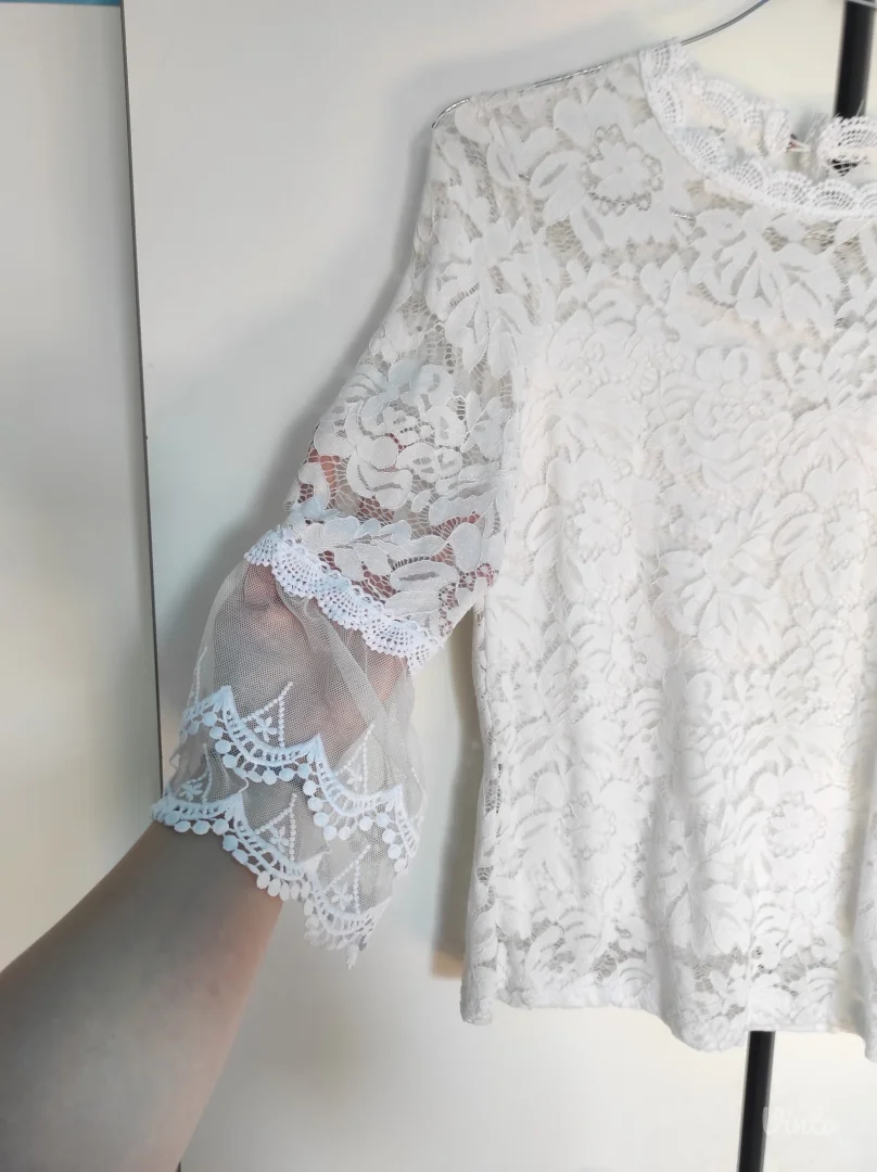 Bela čipkana bluza