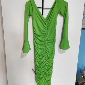 Zelena nabrana haljina