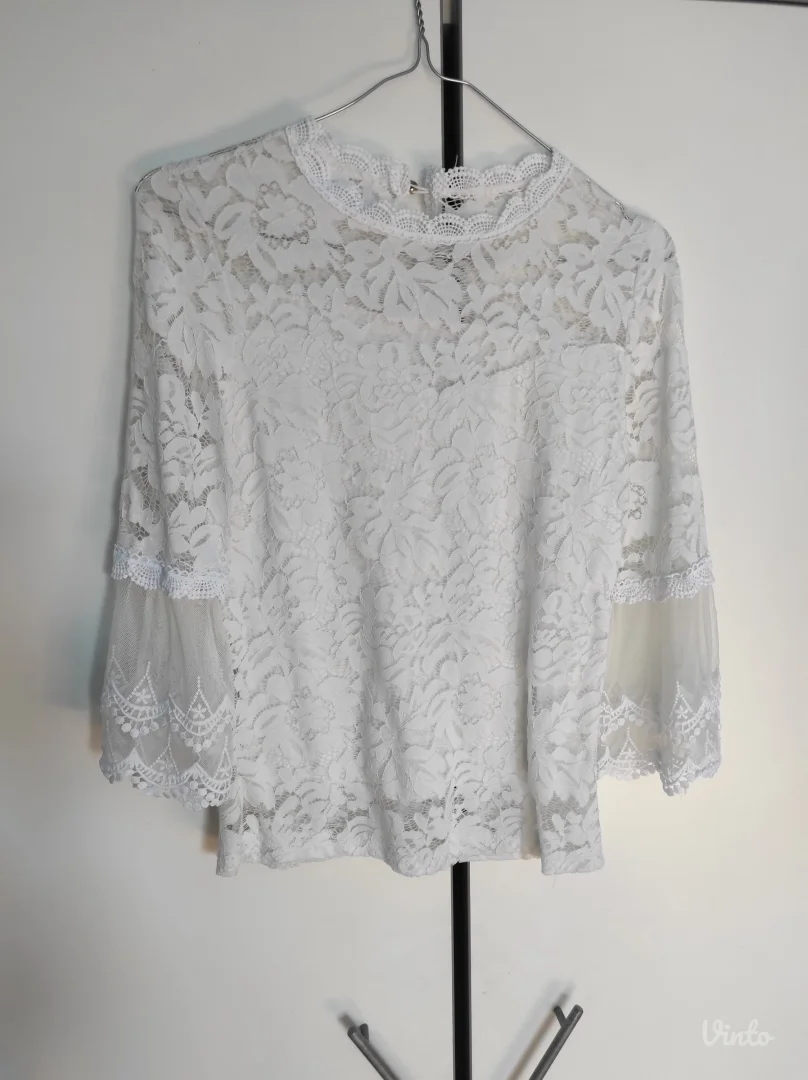 Bela čipkana bluza