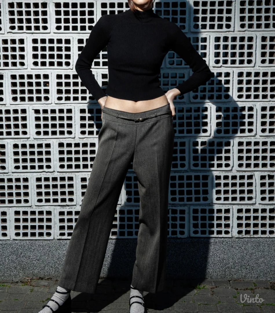 Sive plitke pantalone