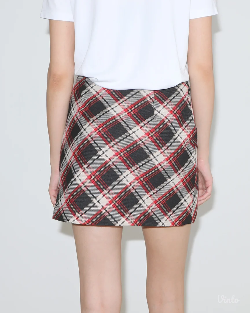 Karirana mini suknja