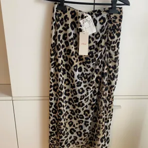 S Oliver NOVA sa etiketom suknja