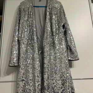 Šljokičava haljina H&M