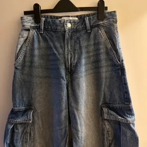 Farmerke Bershka 36