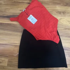 AKCIJA KOMPLET SUKNJA I BERSHKA BODI