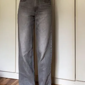 Sive stradivarius farmerke