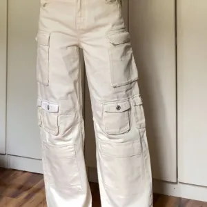Krem kargo pantalone