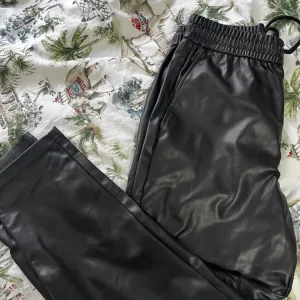 Zara kozne pantalone