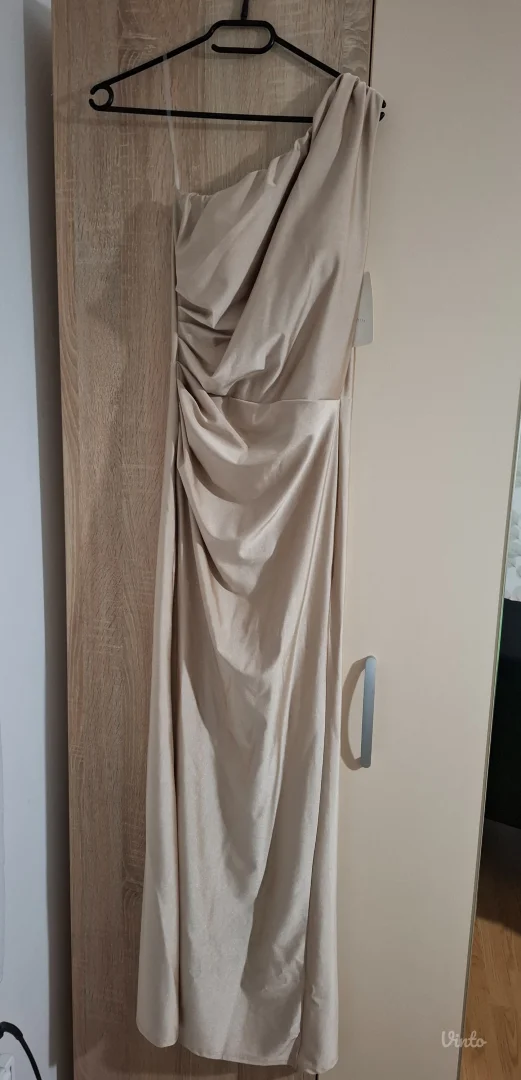 Nova haljina sa etiketom