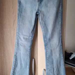 Zenske farmerke zvoncare