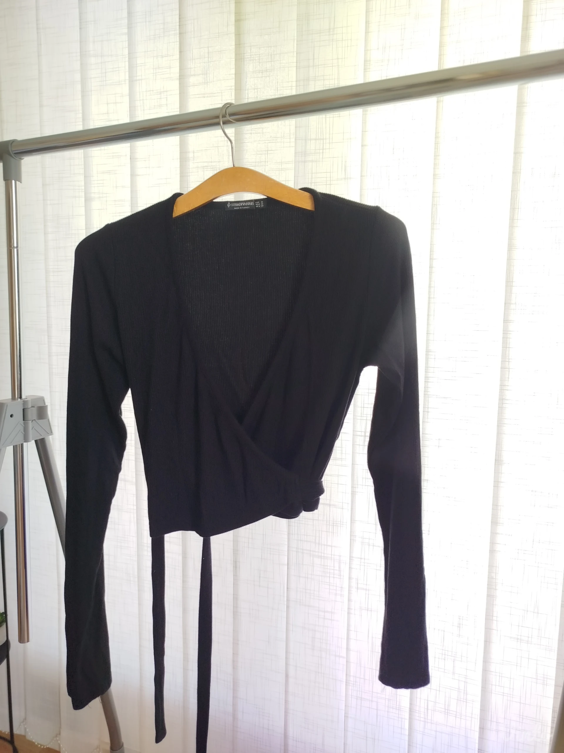 Stradivarius crop majica, na vezivanje, dugi rukavi, M