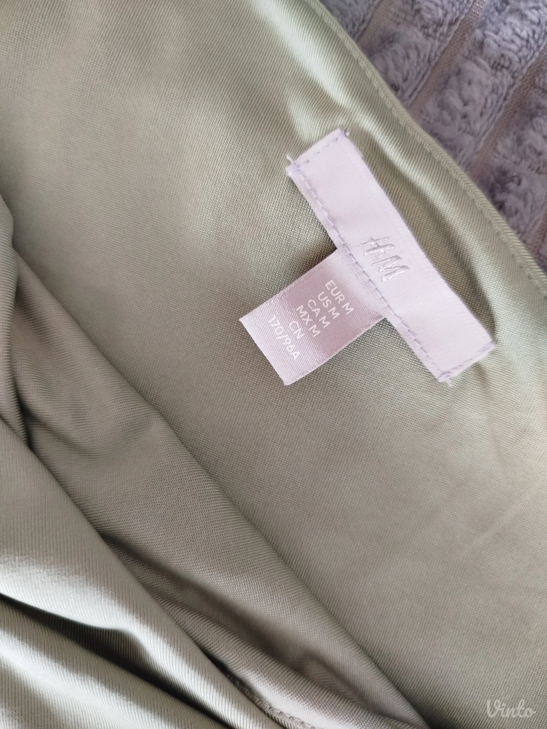 H&M svetlo zeleni top na jedno rame, M