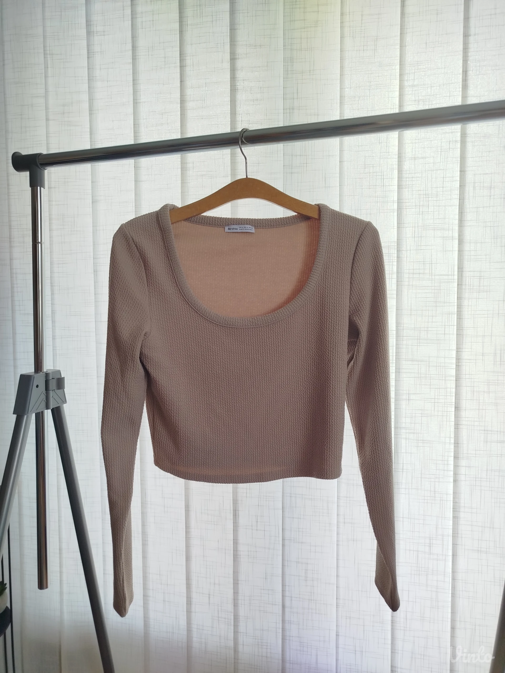Bershka crop majica na druge rukave M, odlično stanje