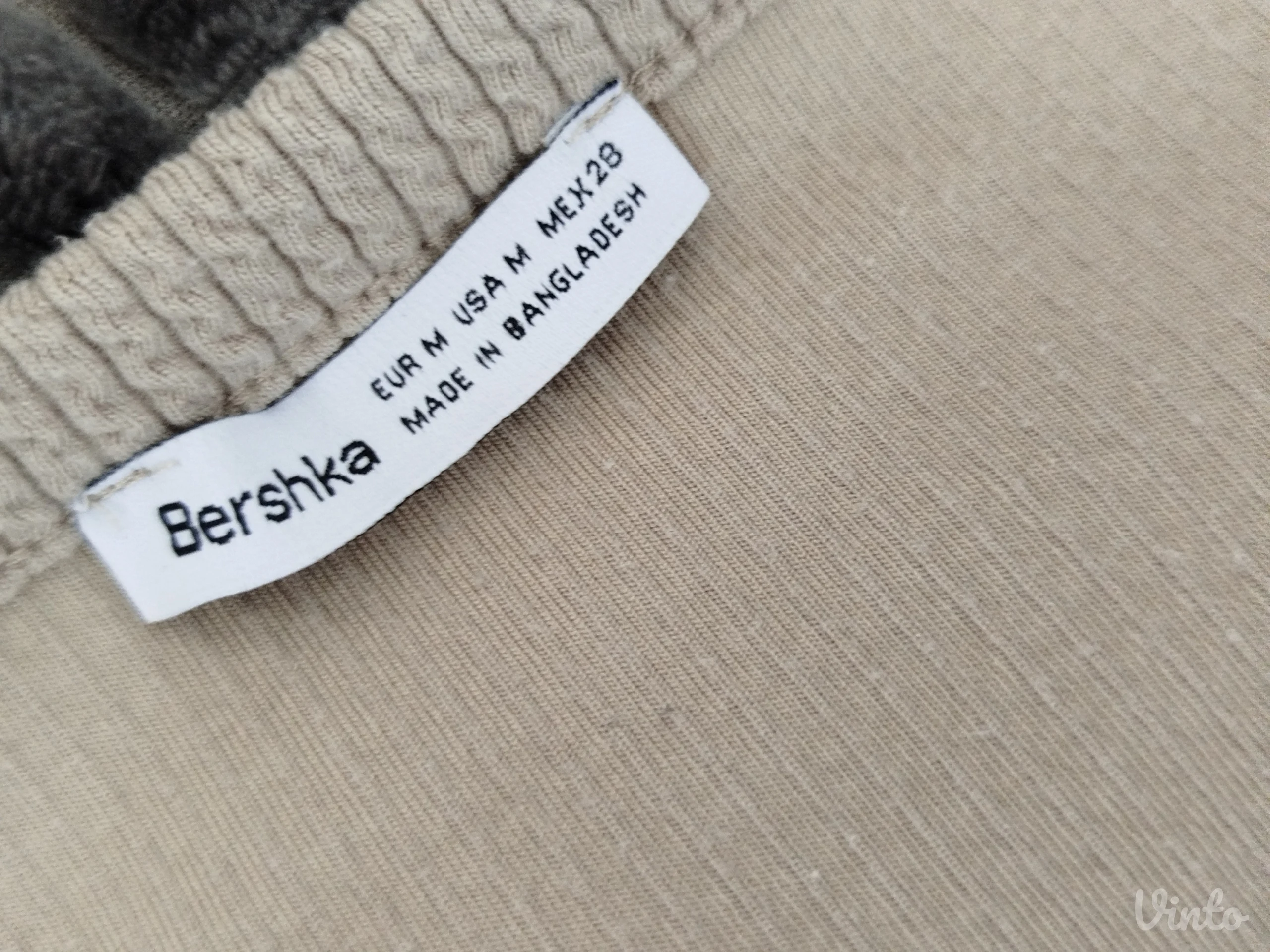 Bershka crop majica na druge rukave M, odlično stanje