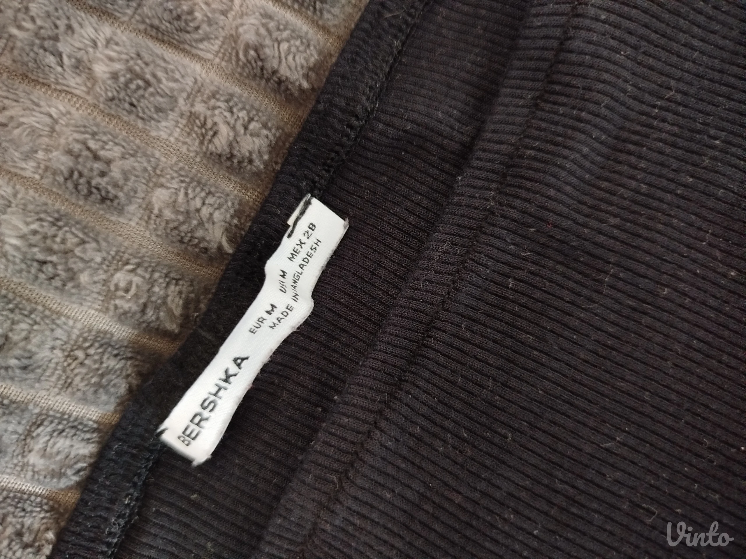 Bershka crop majica, gola ramena, dugi rukavi, M