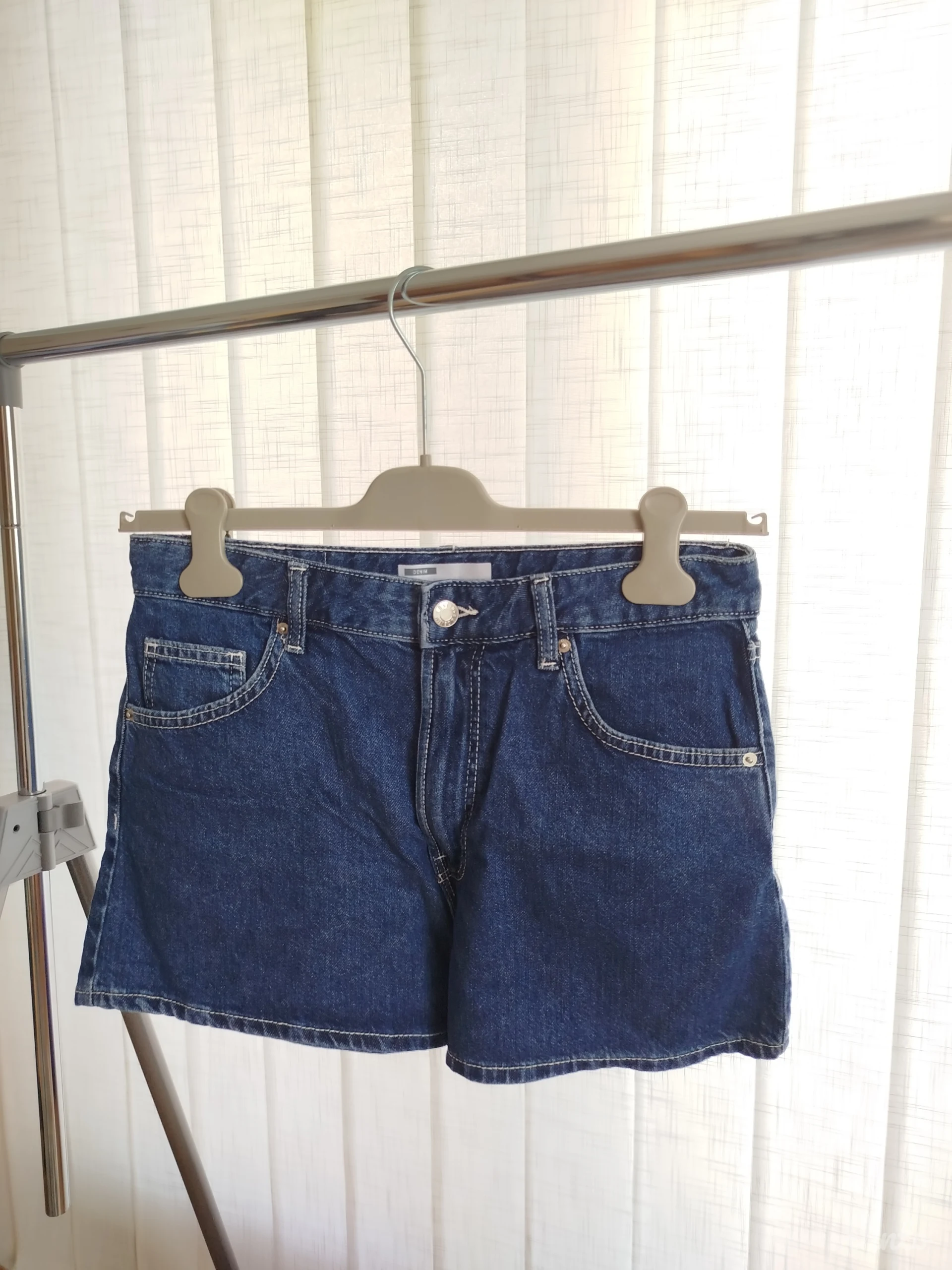 Bershka tamno plavi teksas šorts, 38