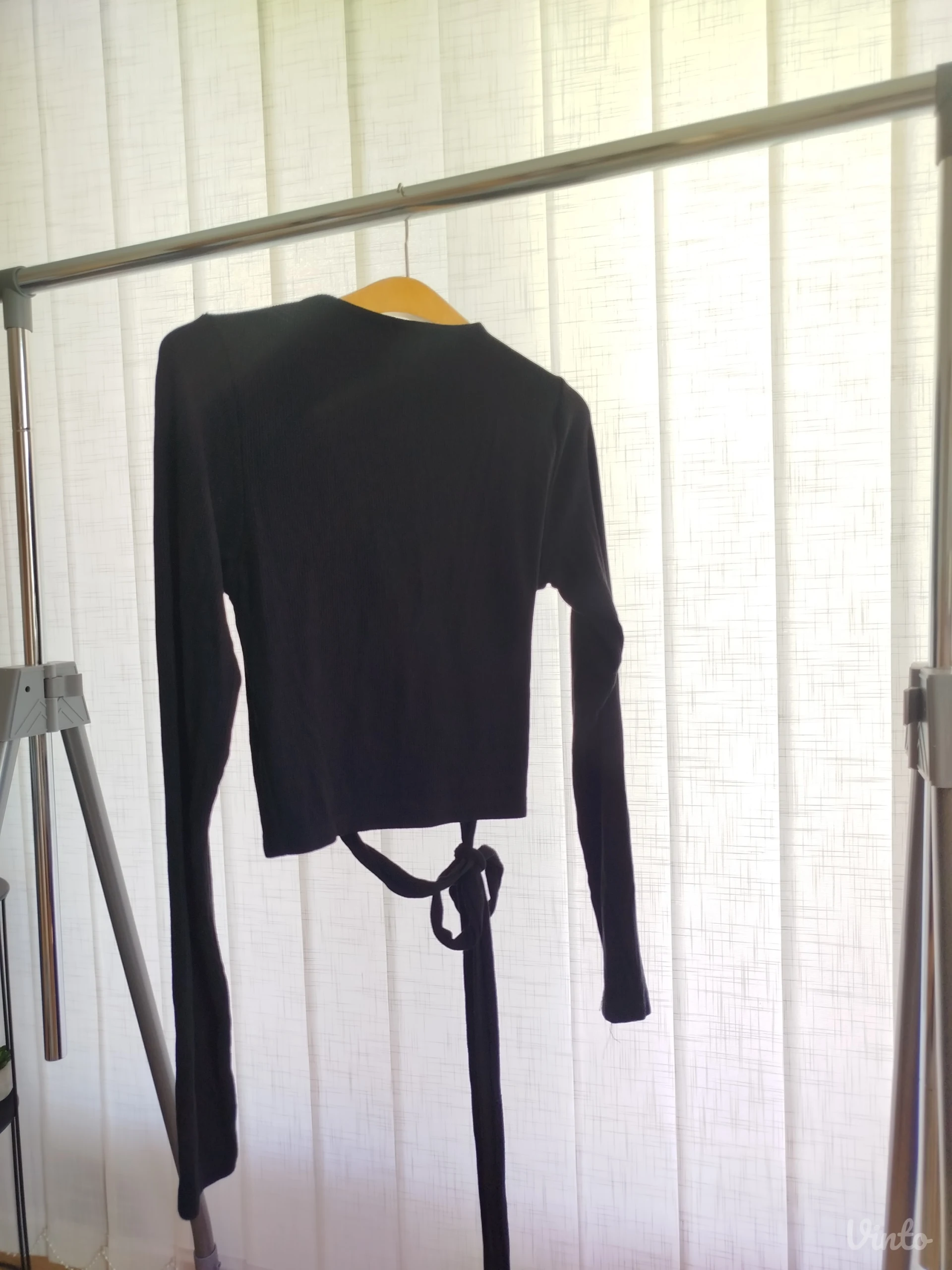 Stradivarius crop majica, na vezivanje, dugi rukavi, M