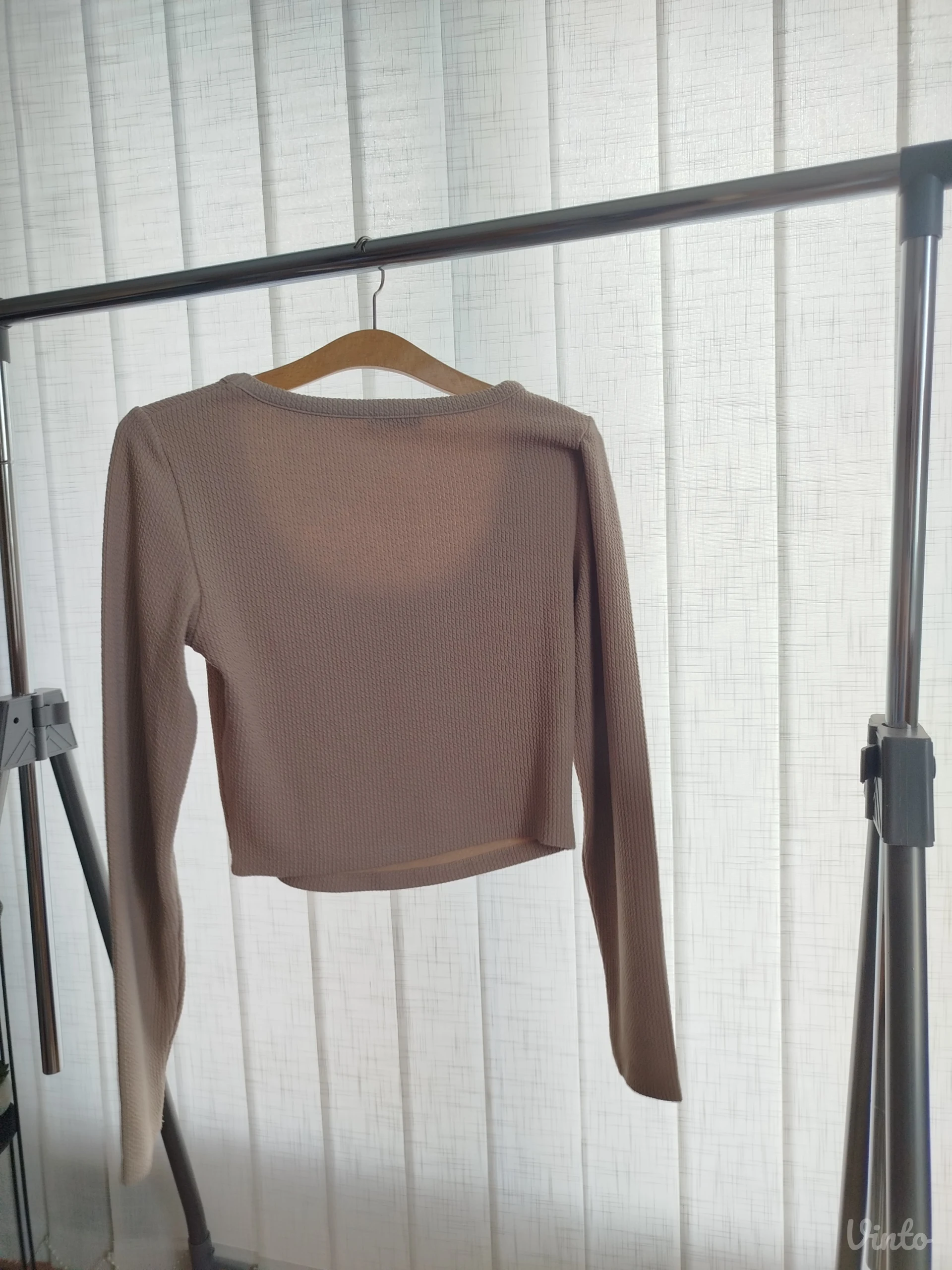 Bershka crop majica na druge rukave M, odlično stanje