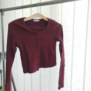 Stradivarius bordo crop majica na duge rukave M, odlično stanje