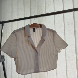 H&M crop košuljica, 38