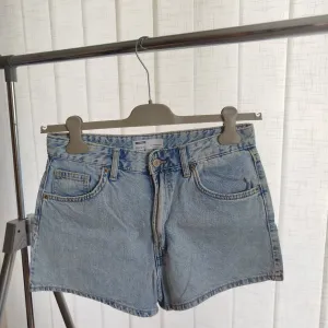 Bershka teksas šorts, svetlo plavi, 38