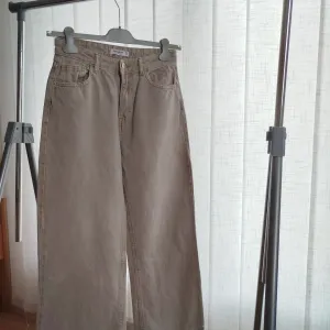 Pull&Bear široke braon farmerke, 38