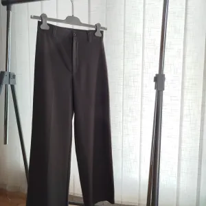 Pull&Bear elegantne braon pantalone, 38