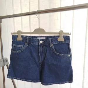 Bershka tamno plavi teksas šorts, 38
