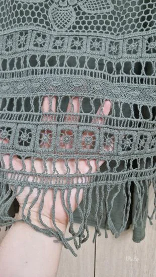 Majica + kratki štrikani pončo