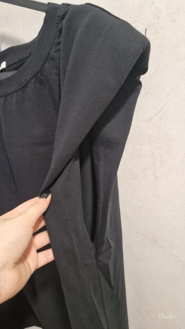 Ballary crna majica sa naramenicama vel. 44