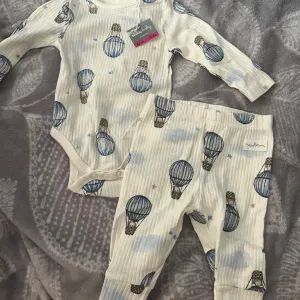 bodi i pantalone za bebe