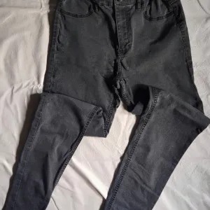 Sinsay crne farmerke/pantalone