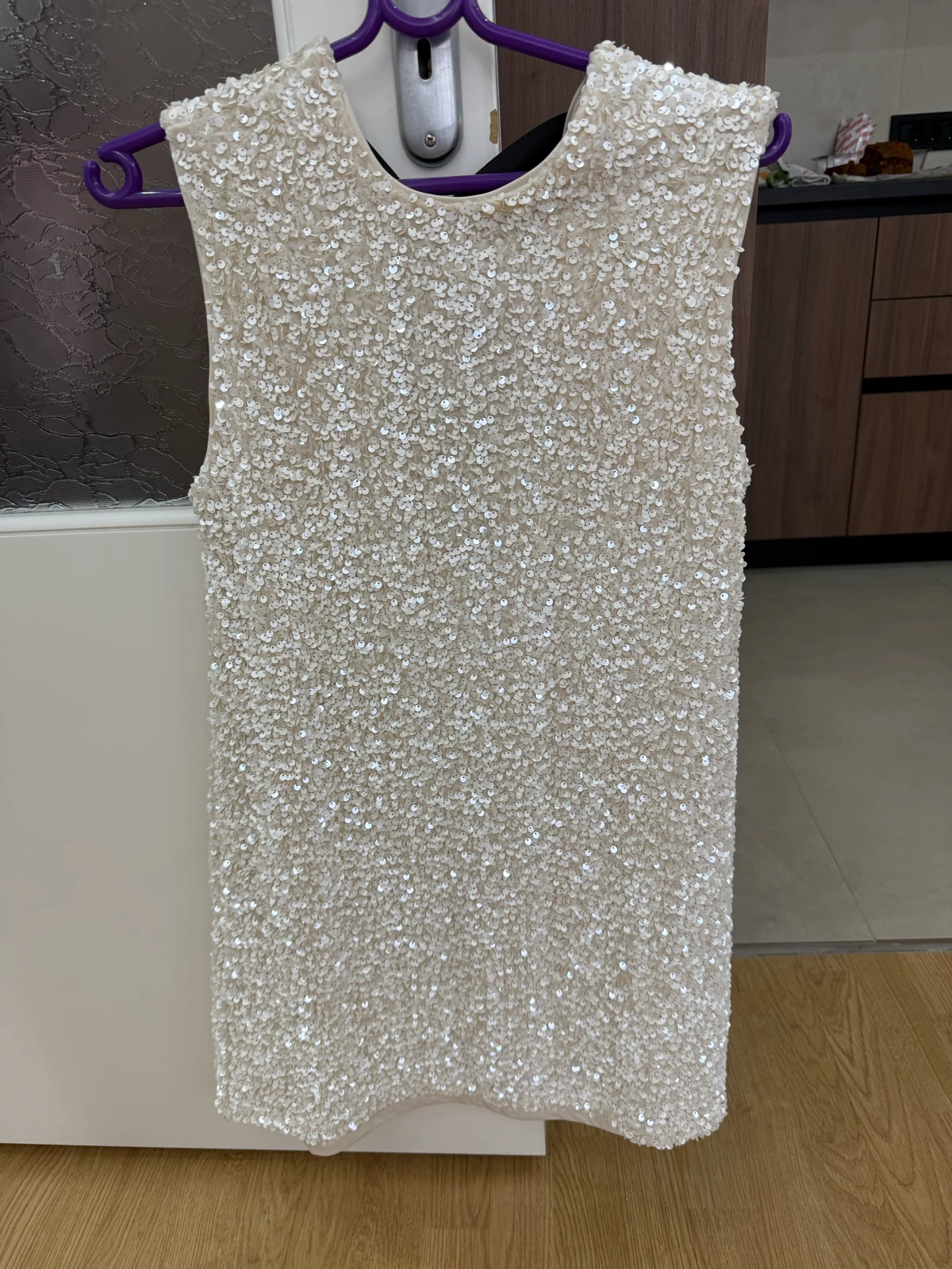 H&M svetlucava bela haljina