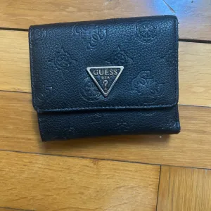 Guess zenski novcanik