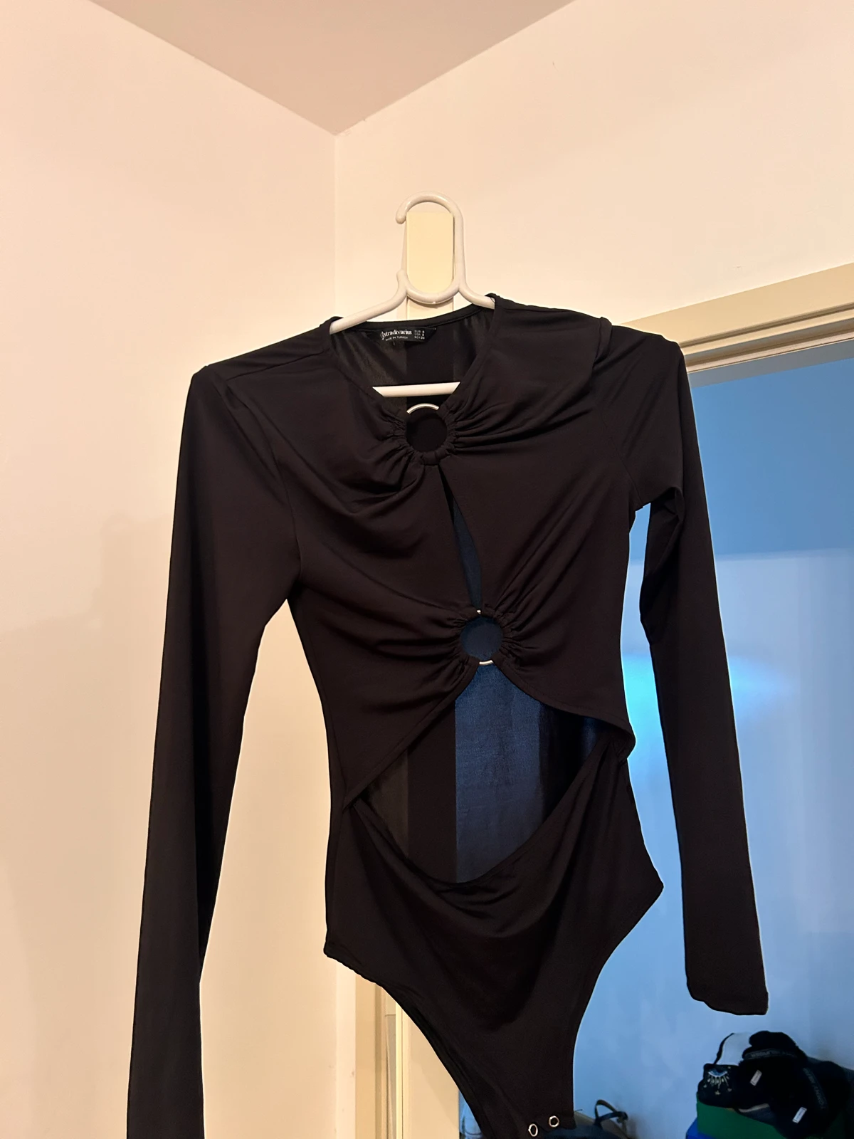 Stradivarius otvoren bodi
