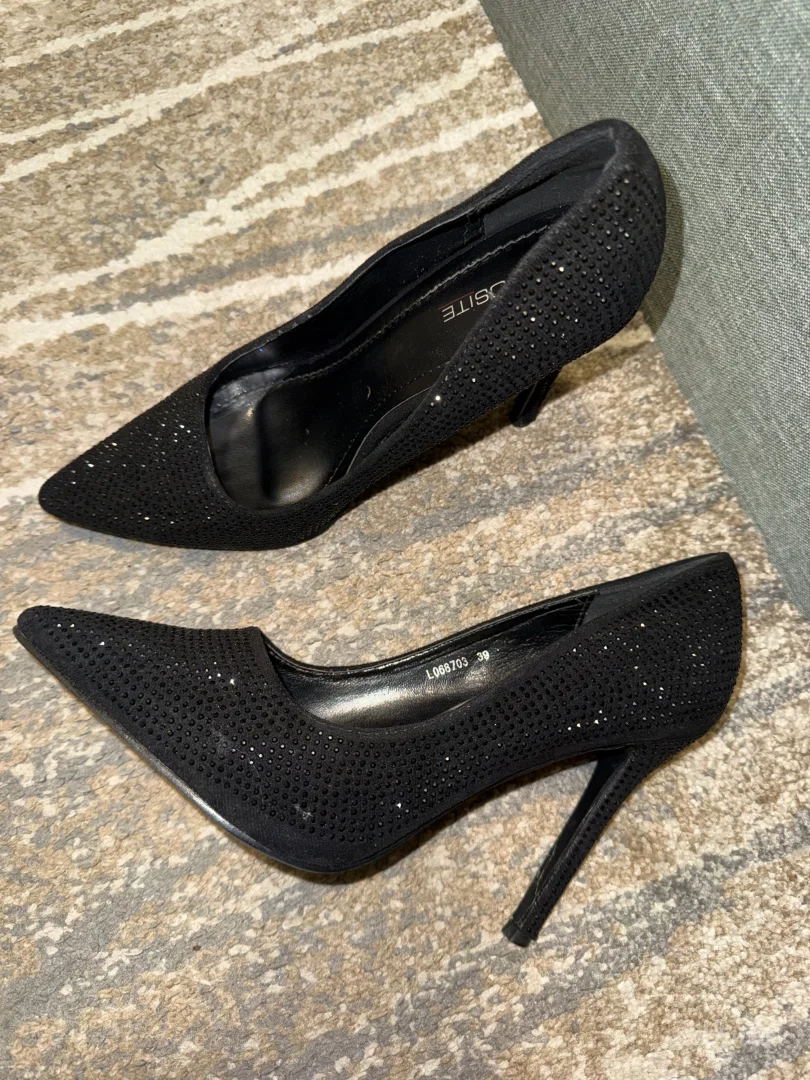 Svetlucave crne salonke