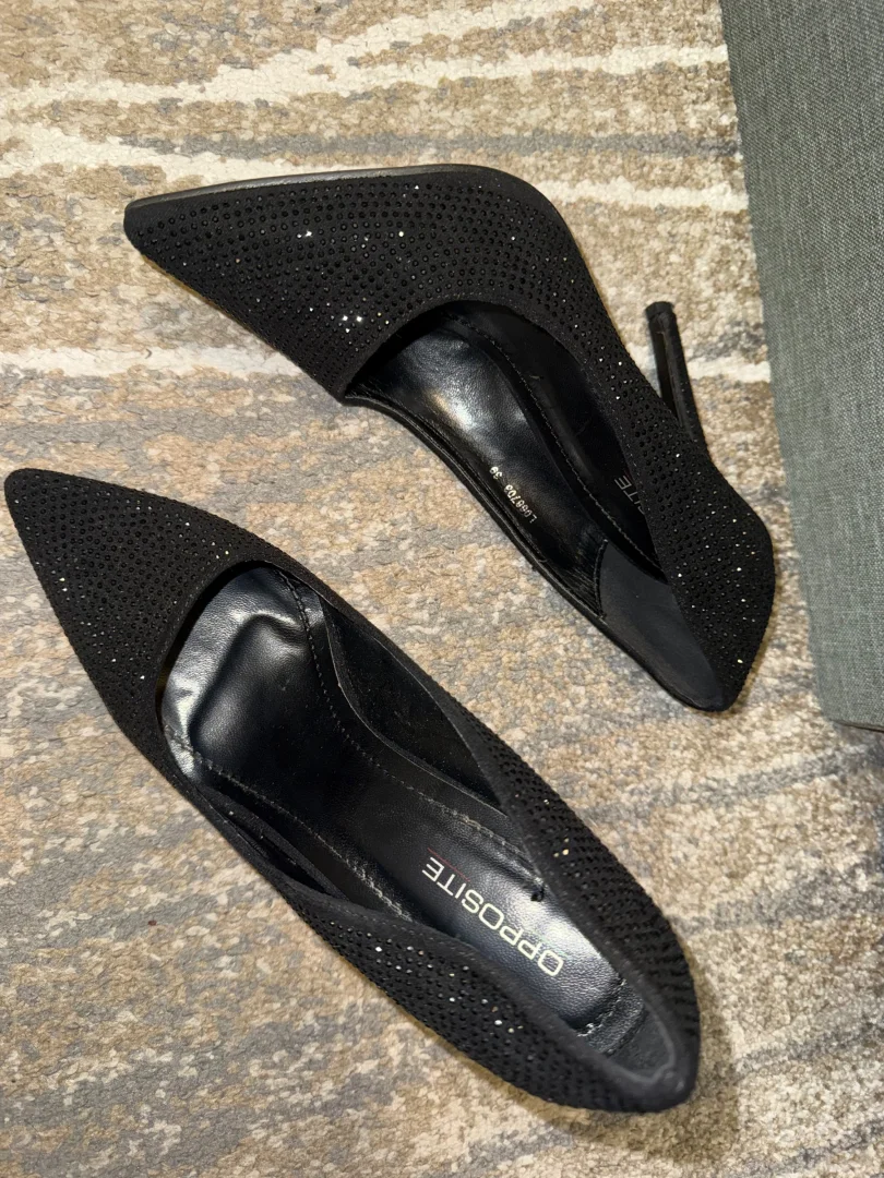 Svetlucave crne salonke