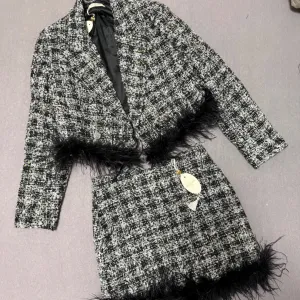 Komplet od tvida - suknja i sako
