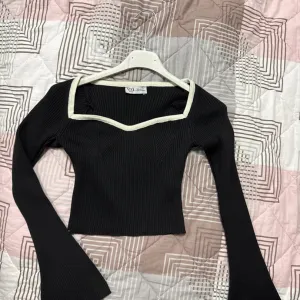 Crop fit zenski dzemper