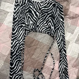 Zebrasti crop top