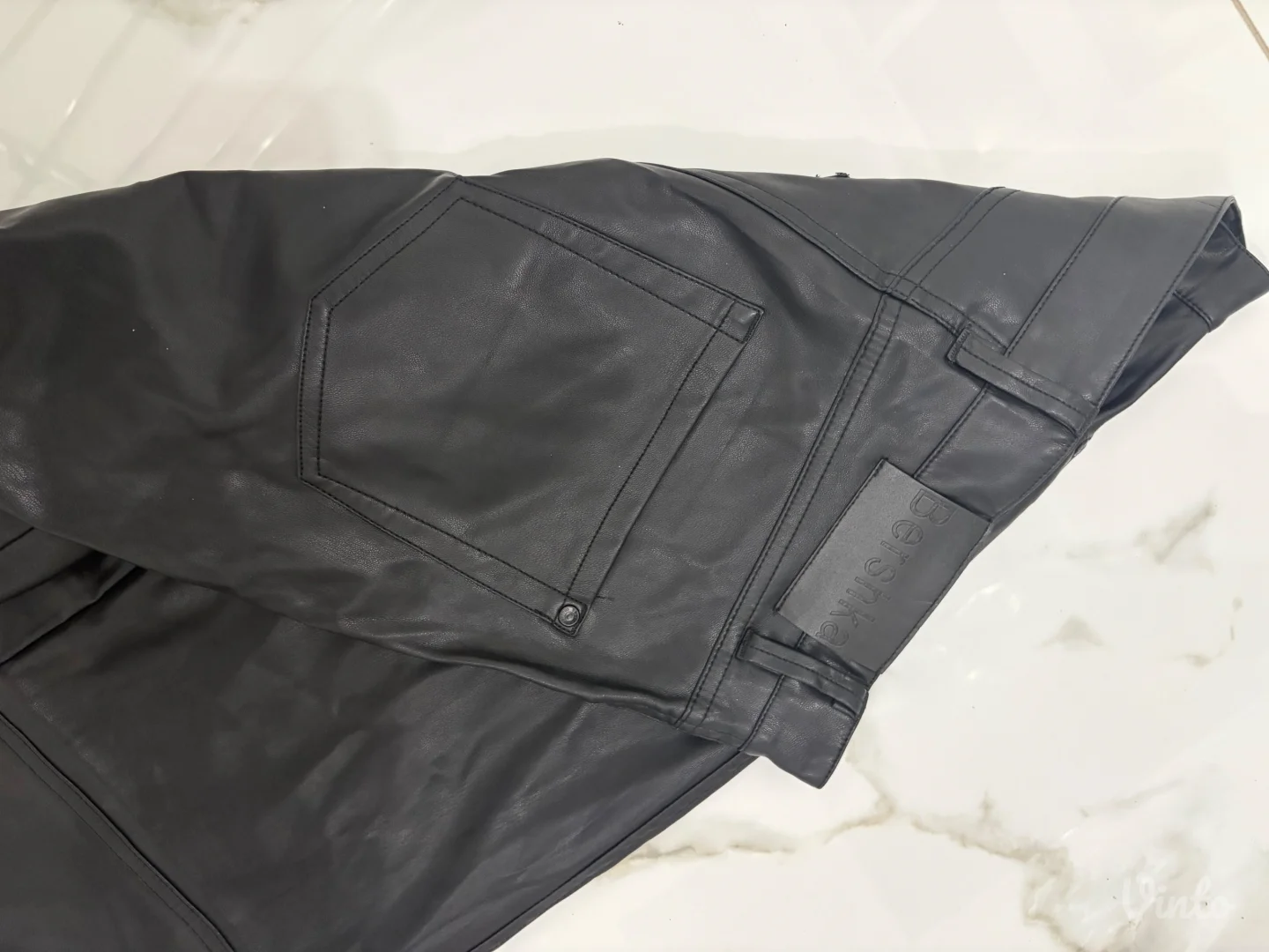 Bershka kožne pantalone