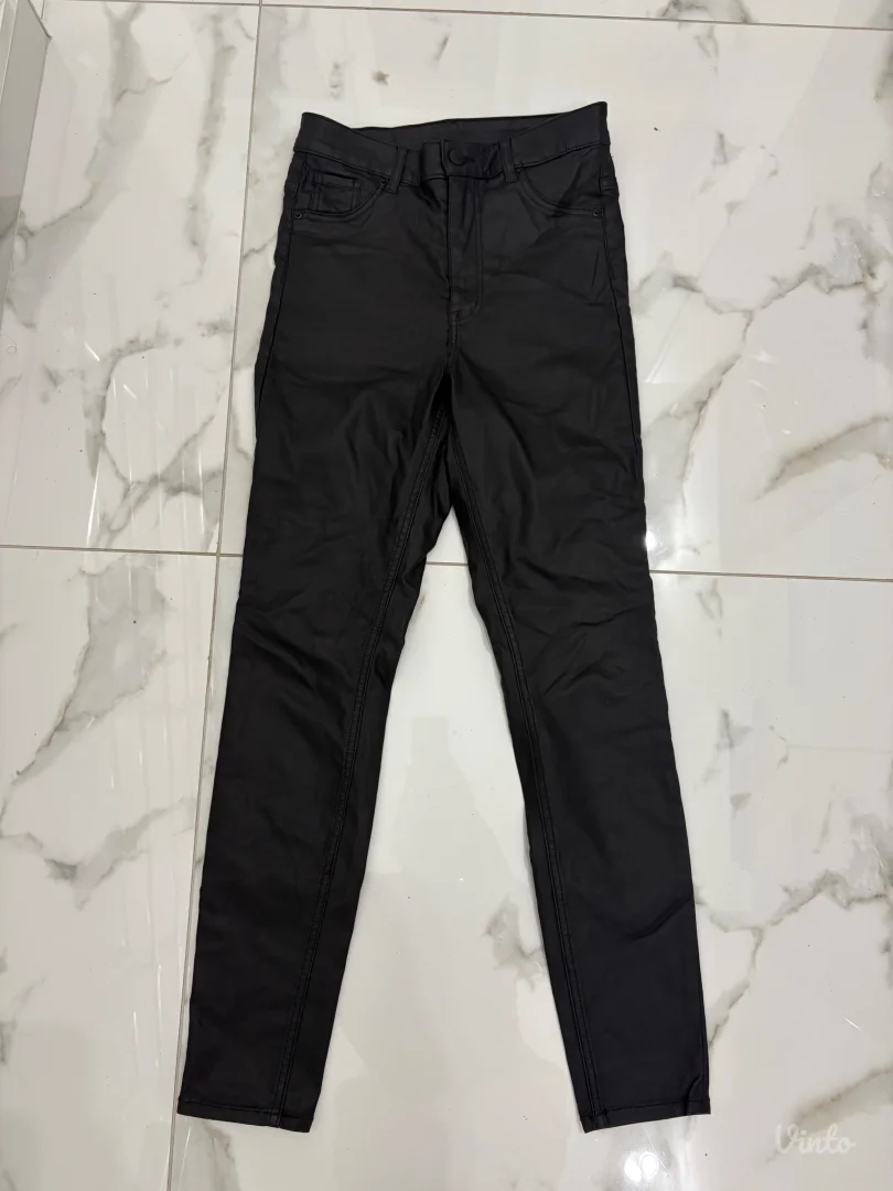 H.M kožne pantalone