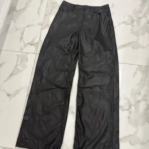 Tally Weijl kožne pantalone