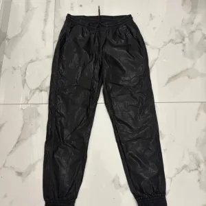 Zara kožne pantalone