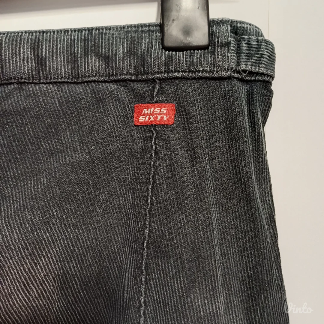 Crne kargo pantalone