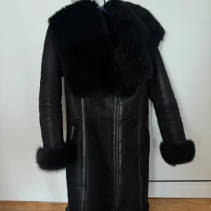 Crni monton prava koza i krzno