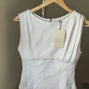 Zara bela majica NOVO