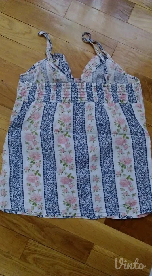 komplet od tri majice vel.M ..crna čipka nova
